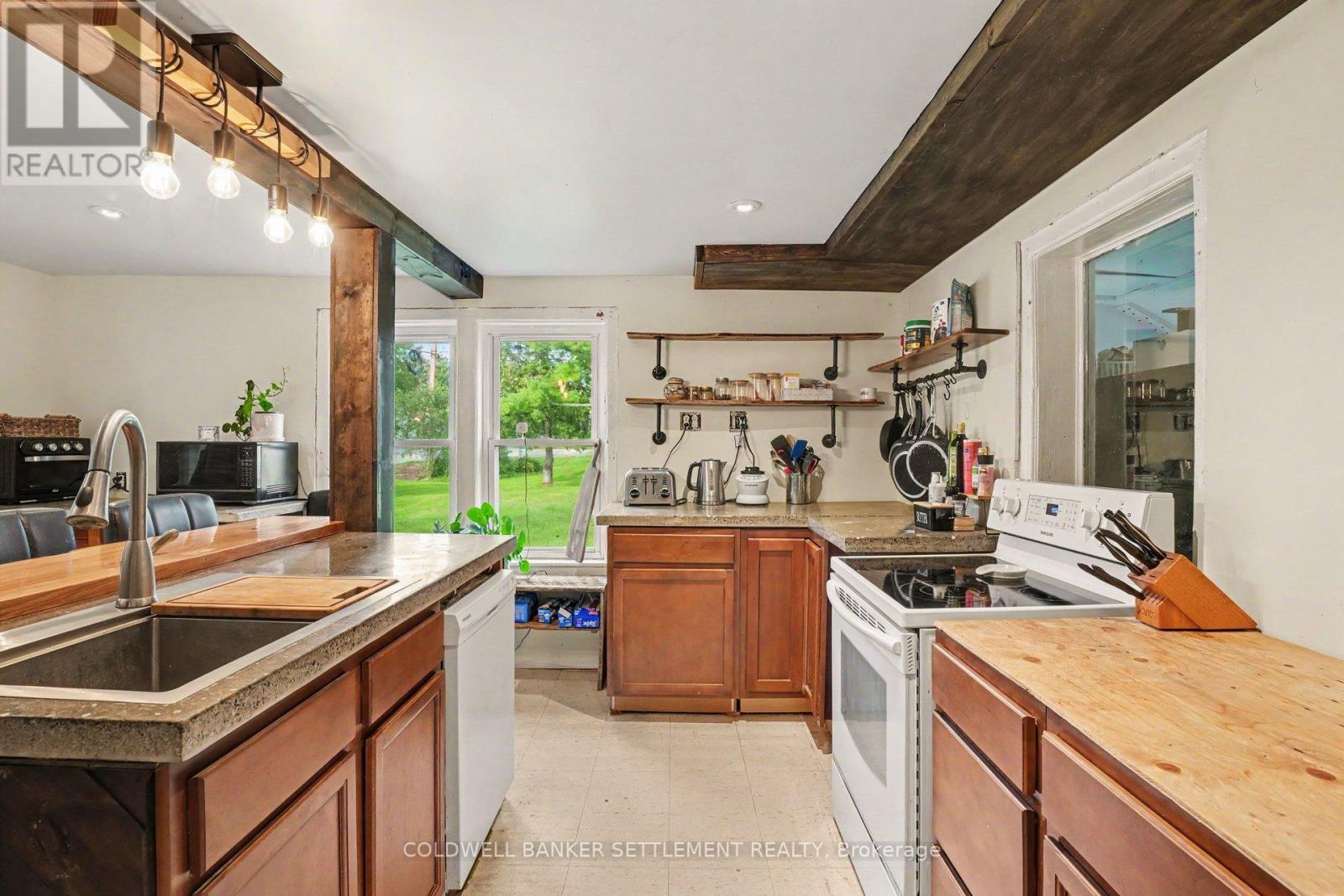 2349 Harlem Road Property Photo 5