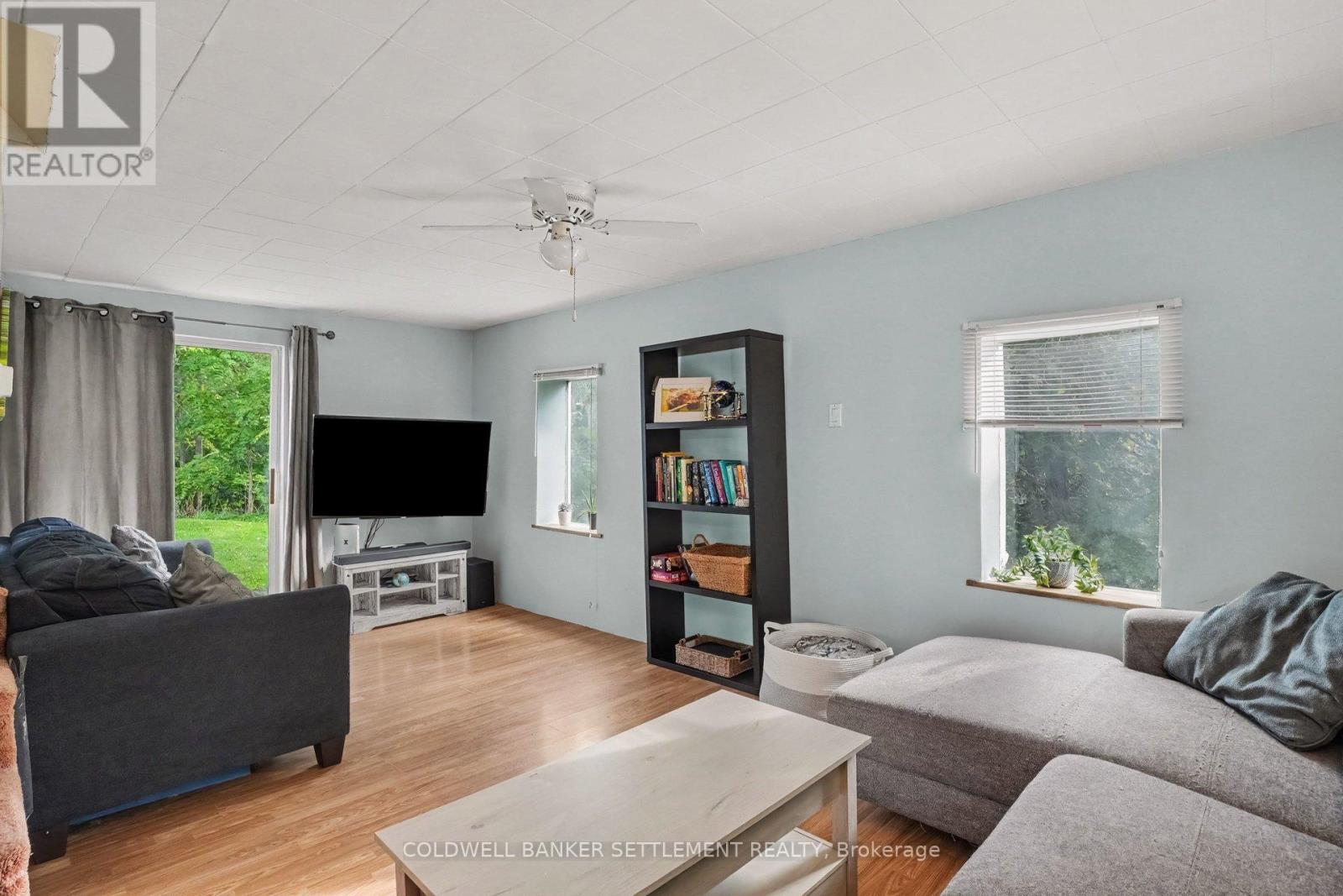 2349 Harlem Road Property Photo 7