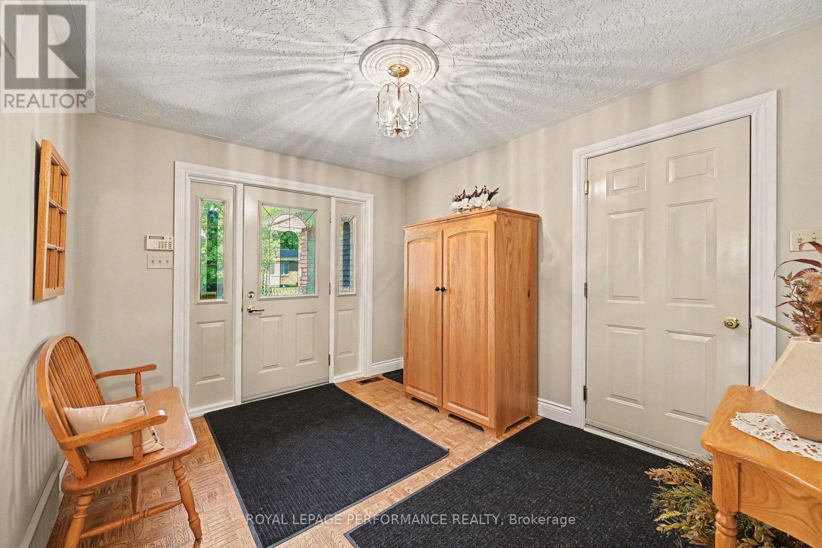1401 Holy Cross Boulevard Property Photo 3