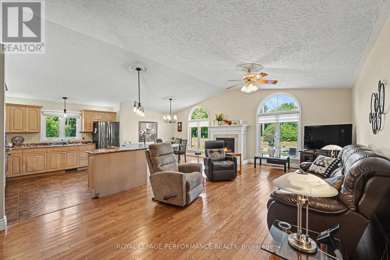 1401 Holy Cross Boulevard Property Photo 5