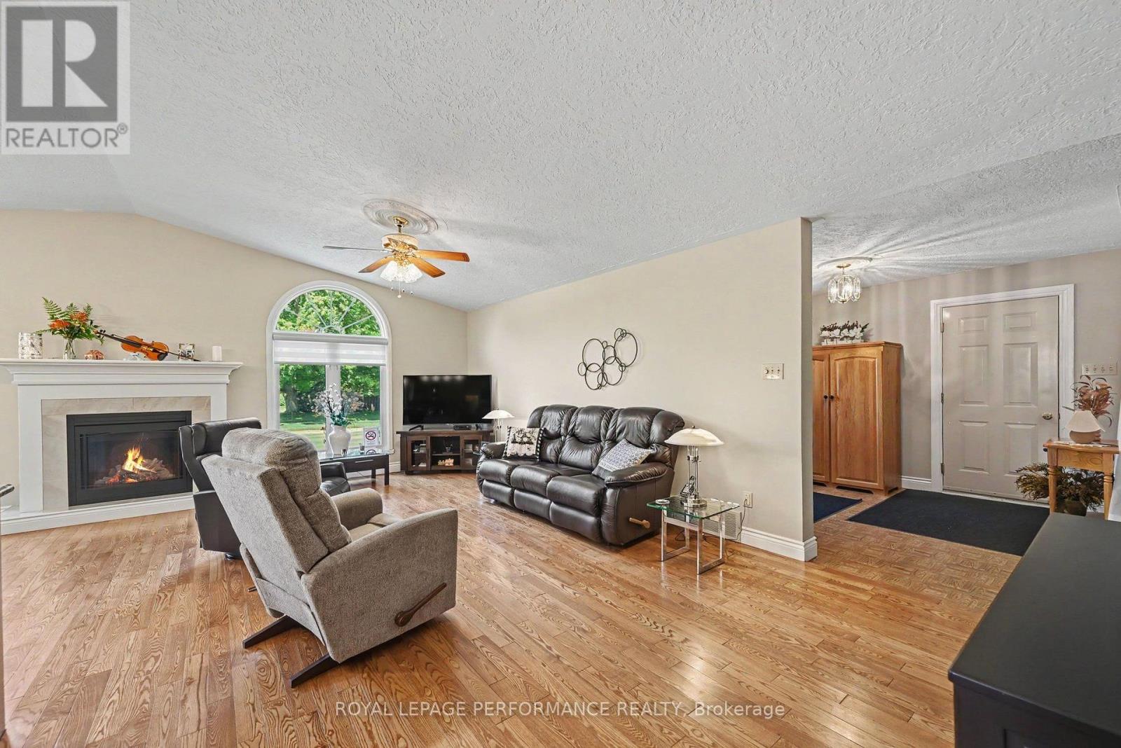 1401 Holy Cross Boulevard Property Photo 7