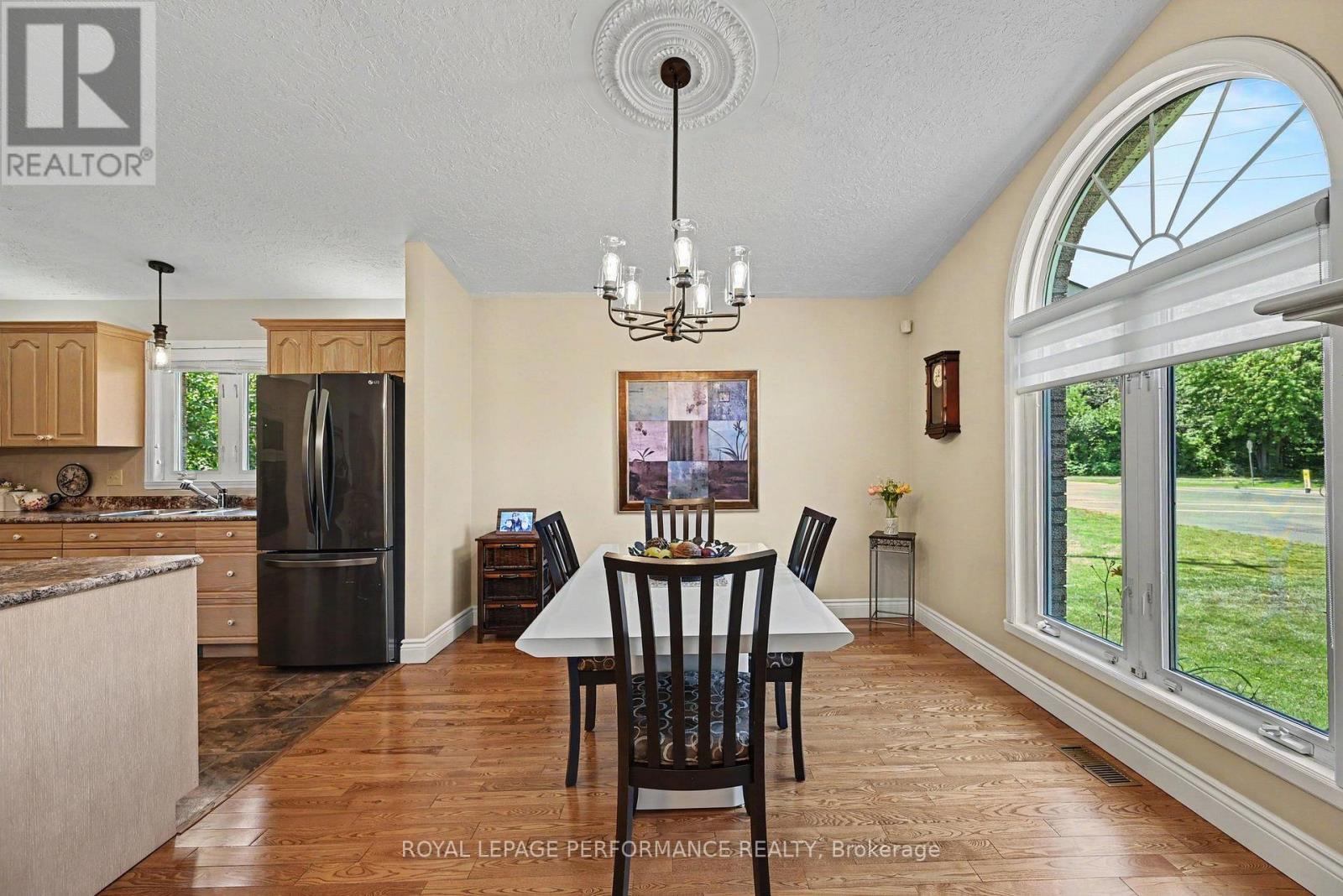 1401 Holy Cross Boulevard Property Photo 8