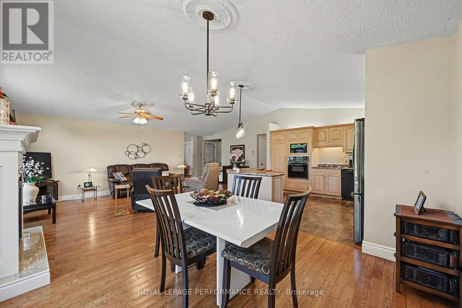 1401 Holy Cross Boulevard Property Photo 9