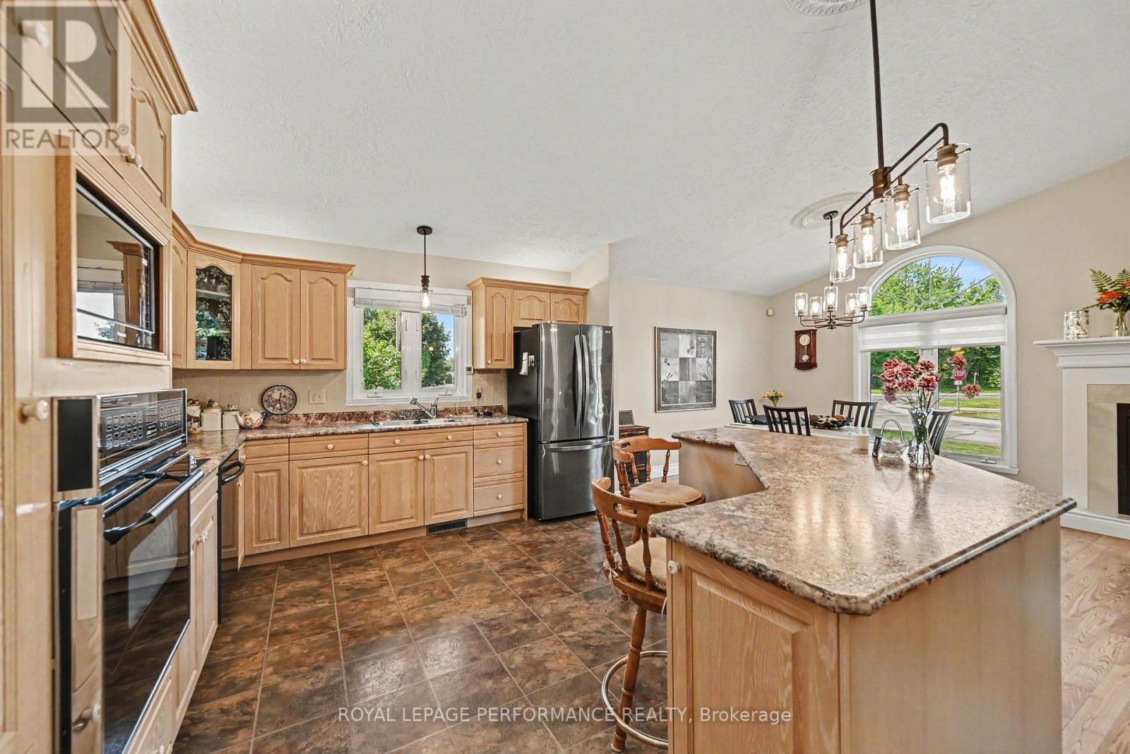 1401 Holy Cross Boulevard Property Photo 11