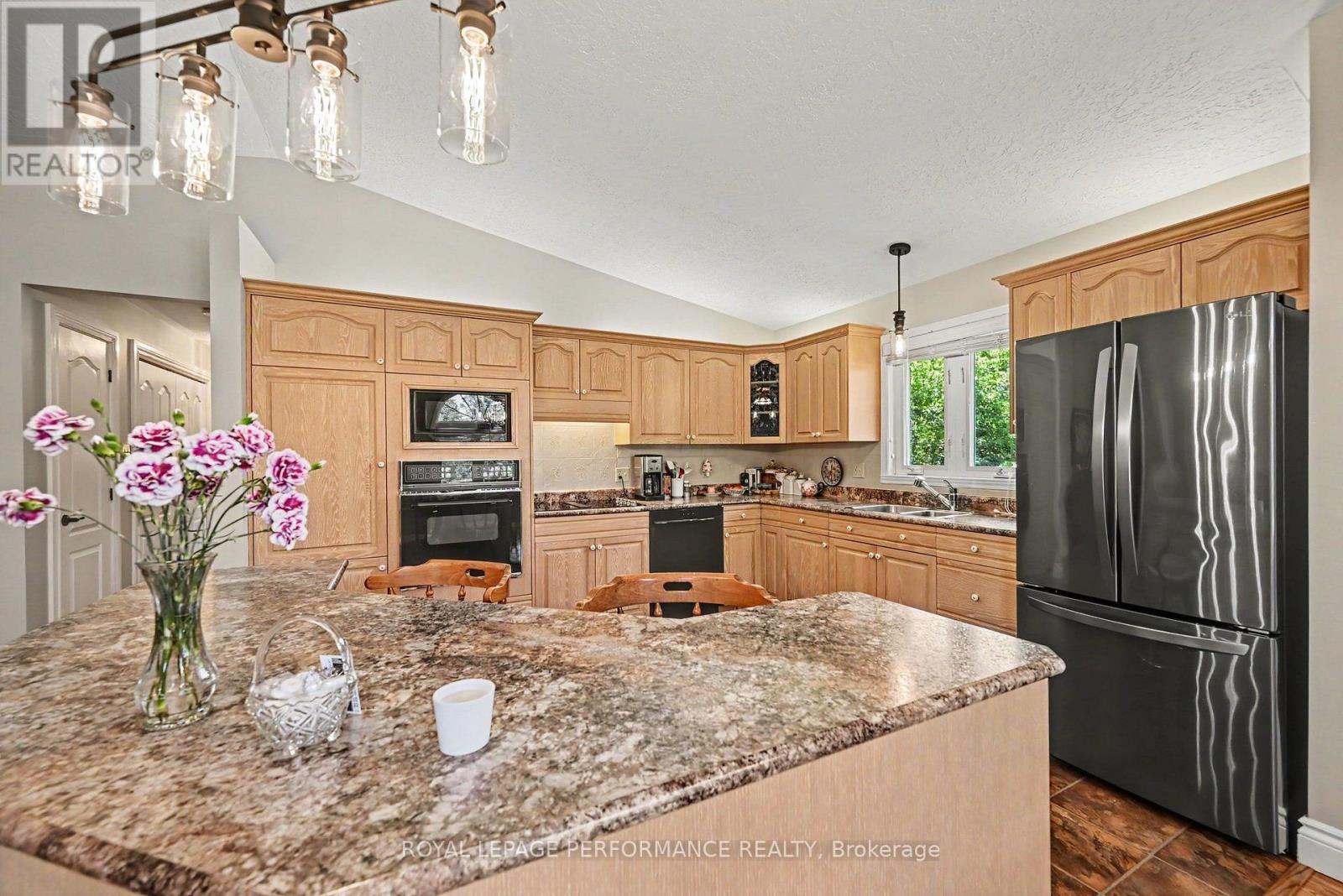 1401 Holy Cross Boulevard Property Photo 12