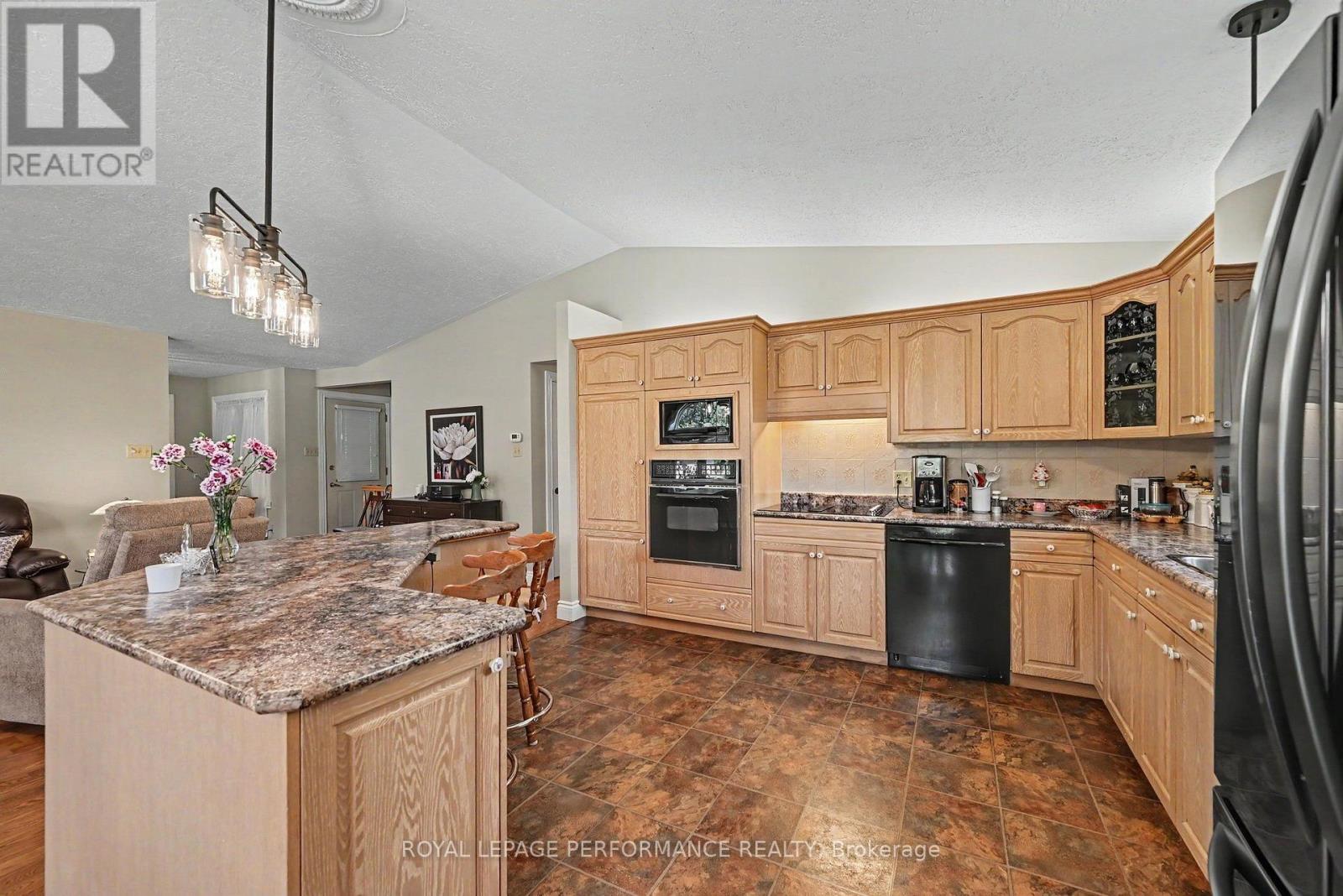 1401 Holy Cross Boulevard Property Photo 13