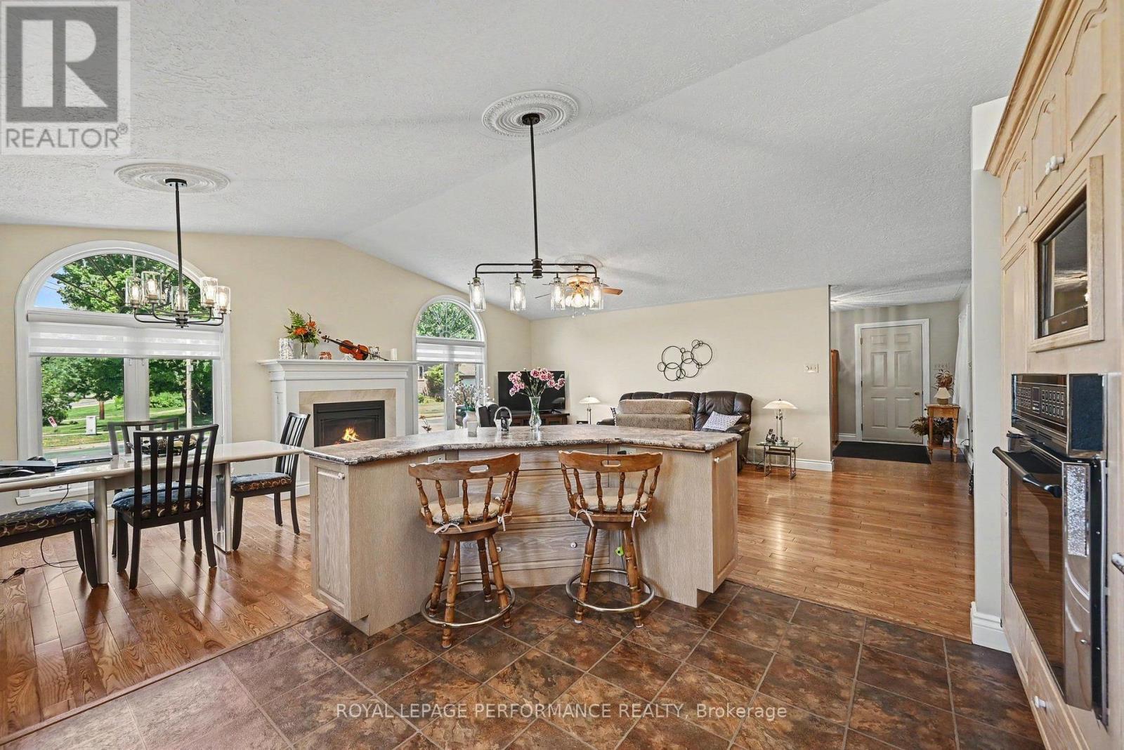 1401 Holy Cross Boulevard Property Photo 14