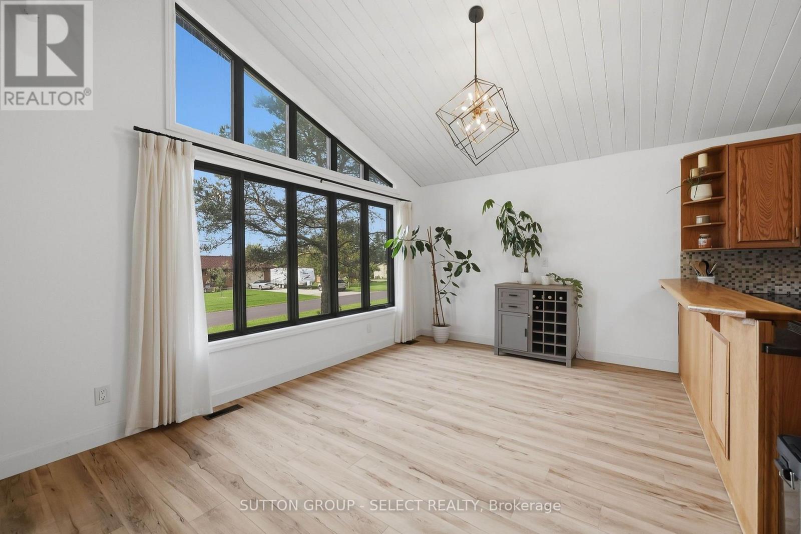 108 Victoria Drive Property Photo 11