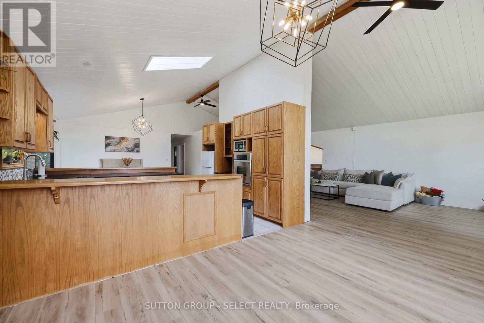 108 Victoria Drive Property Photo 12
