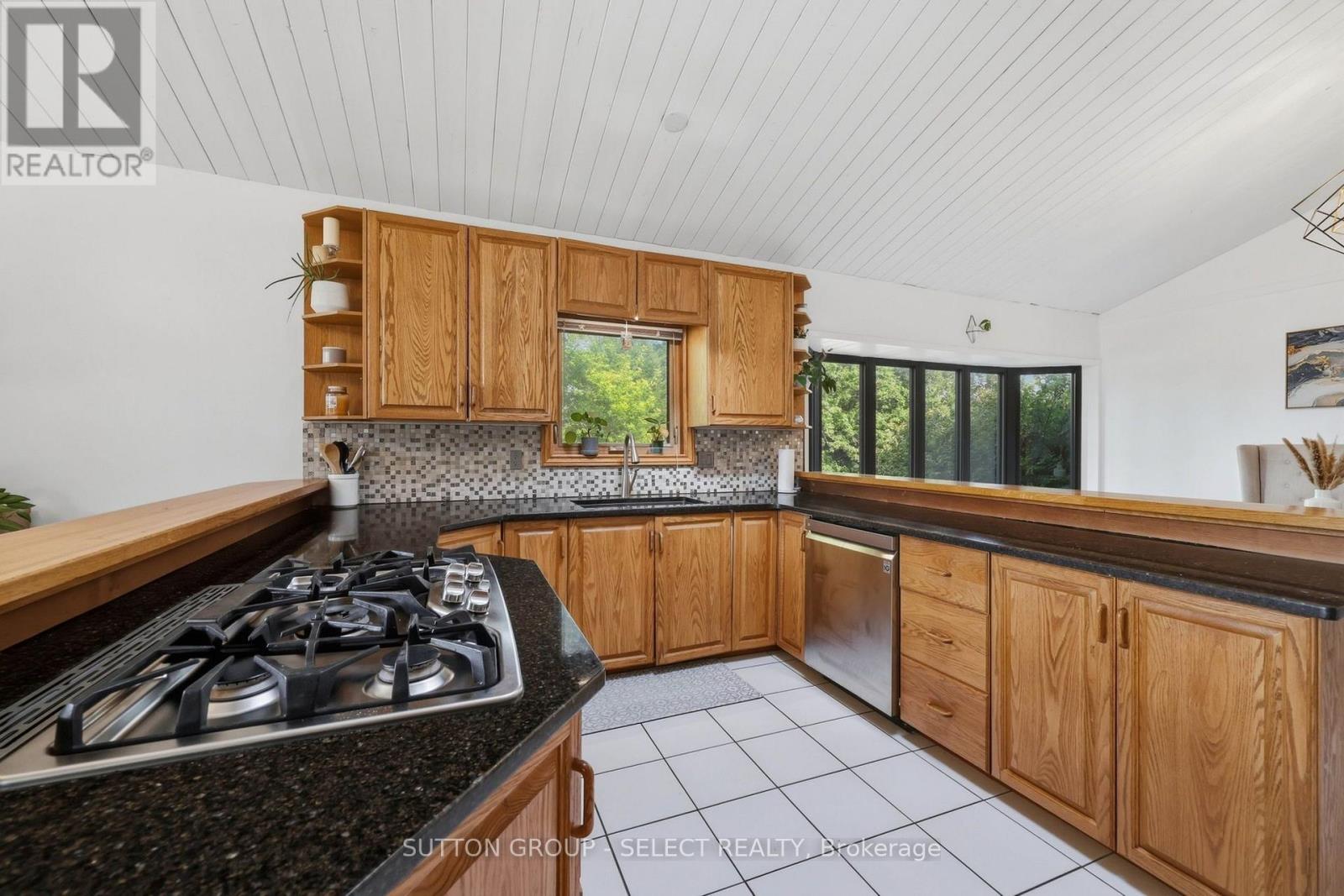 108 Victoria Drive Property Photo 14