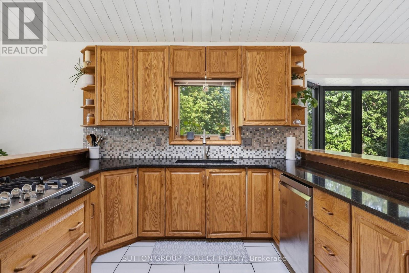 108 Victoria Drive Property Photo 15