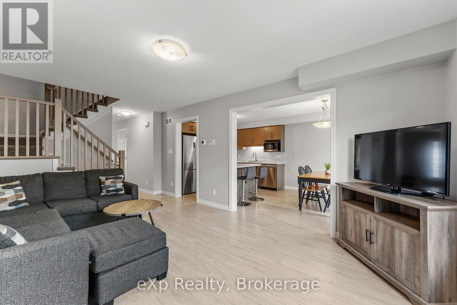 27 Robertson Drive Property Photo 14
