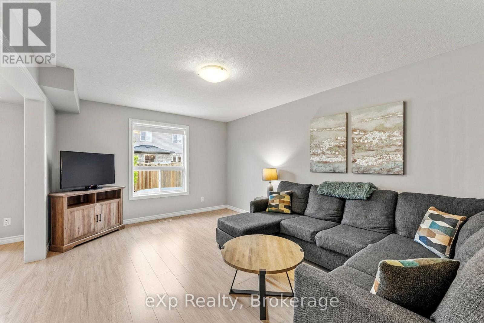 27 Robertson Drive Property Photo 19