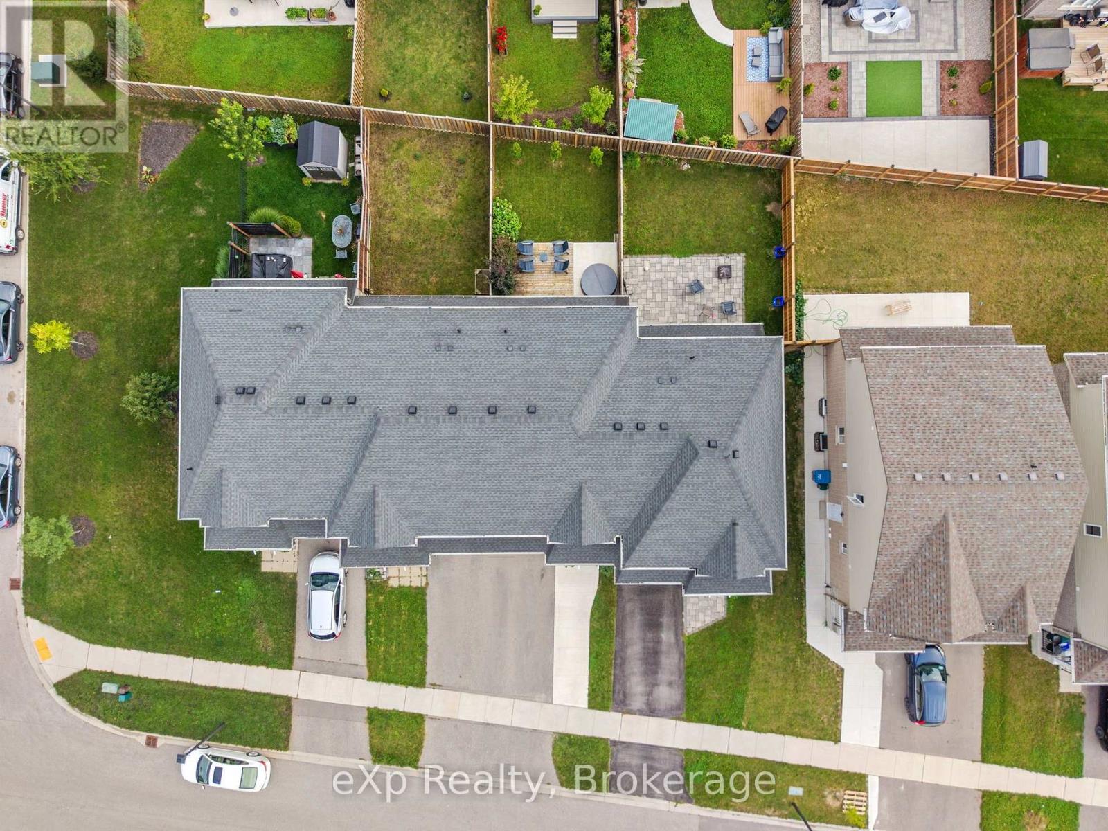 27 Robertson Drive Property Photo 42