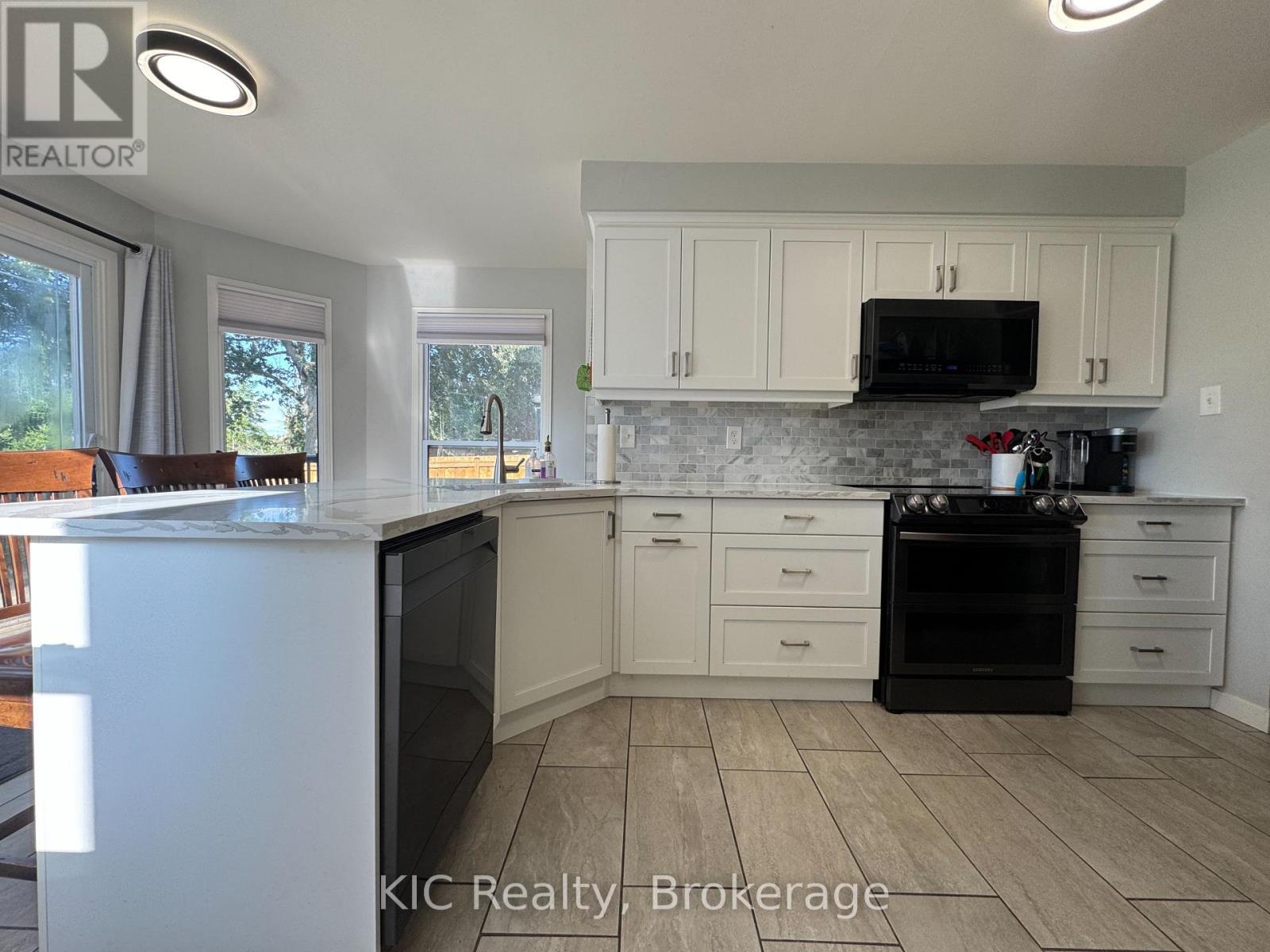 23 Maple Avenue Property Photo 5