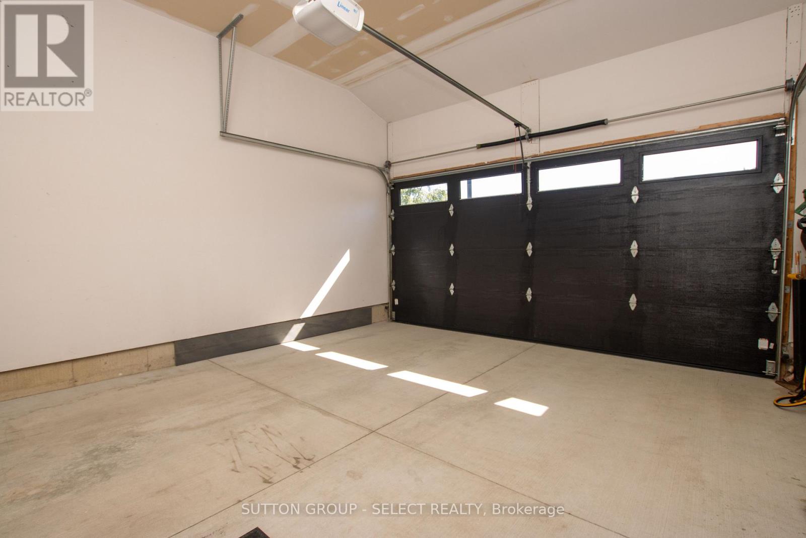 33 - 6990 Clayton Walk Property Photo 36