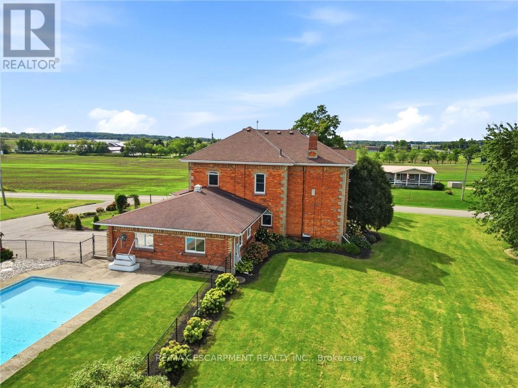 119 2nd Line Property Photo 34