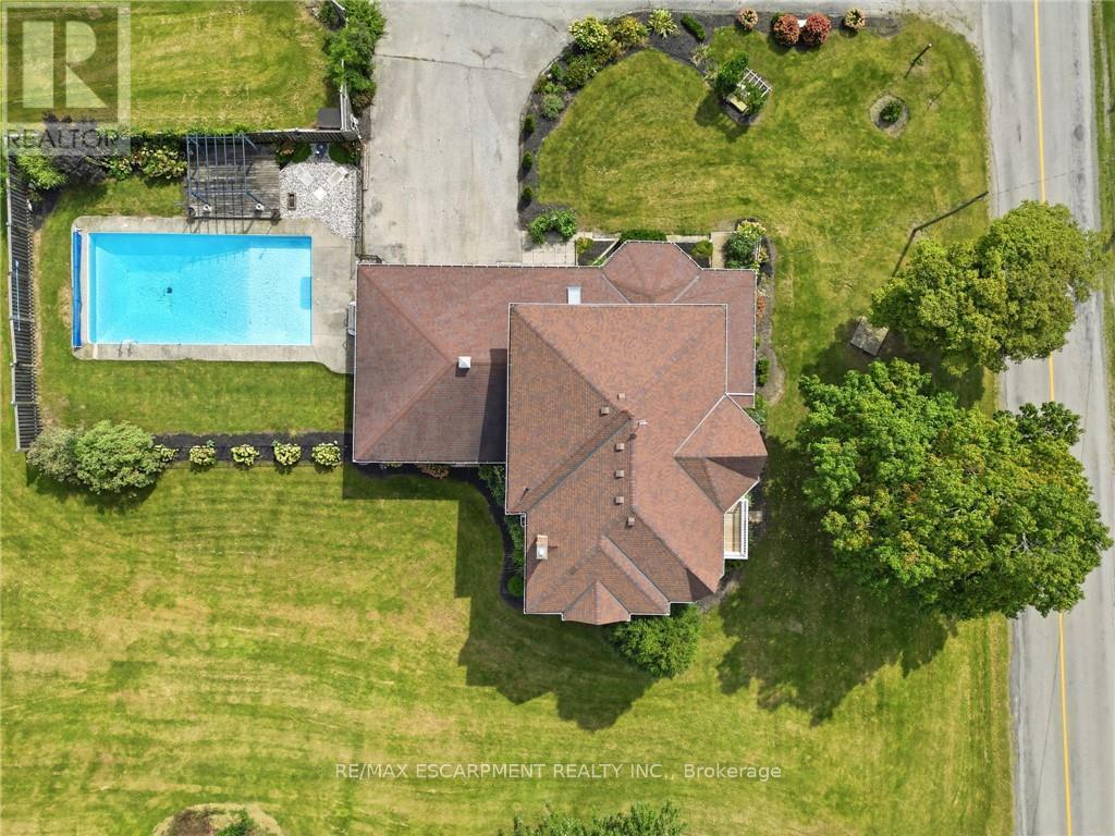 119 2nd Line Property Photo 37