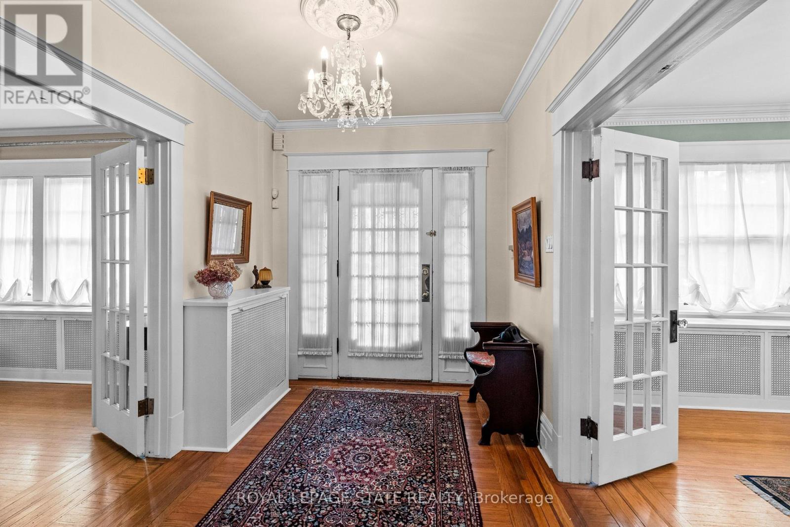 247 Macnab Street S Property Photo 4