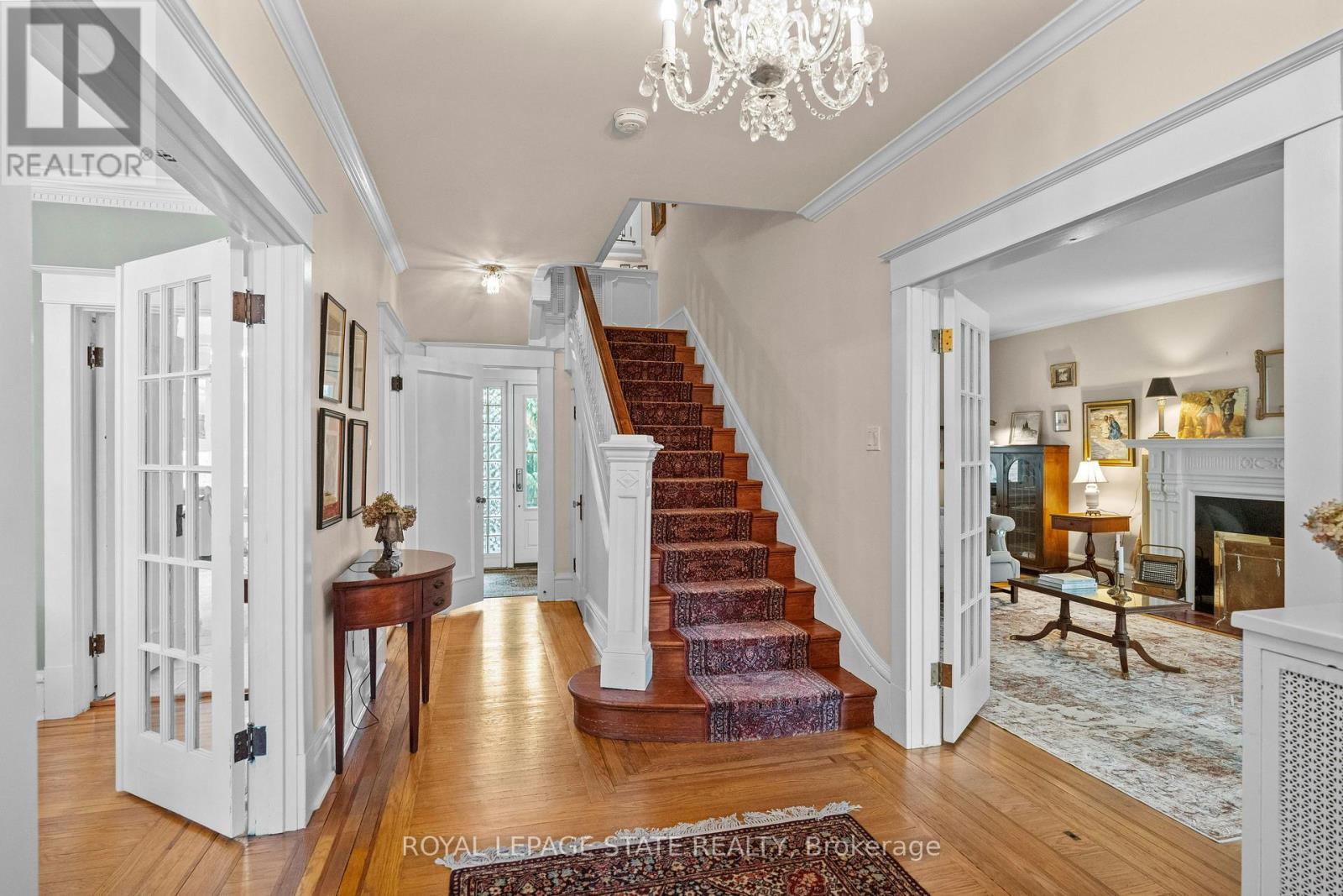 247 Macnab Street S Property Photo 5