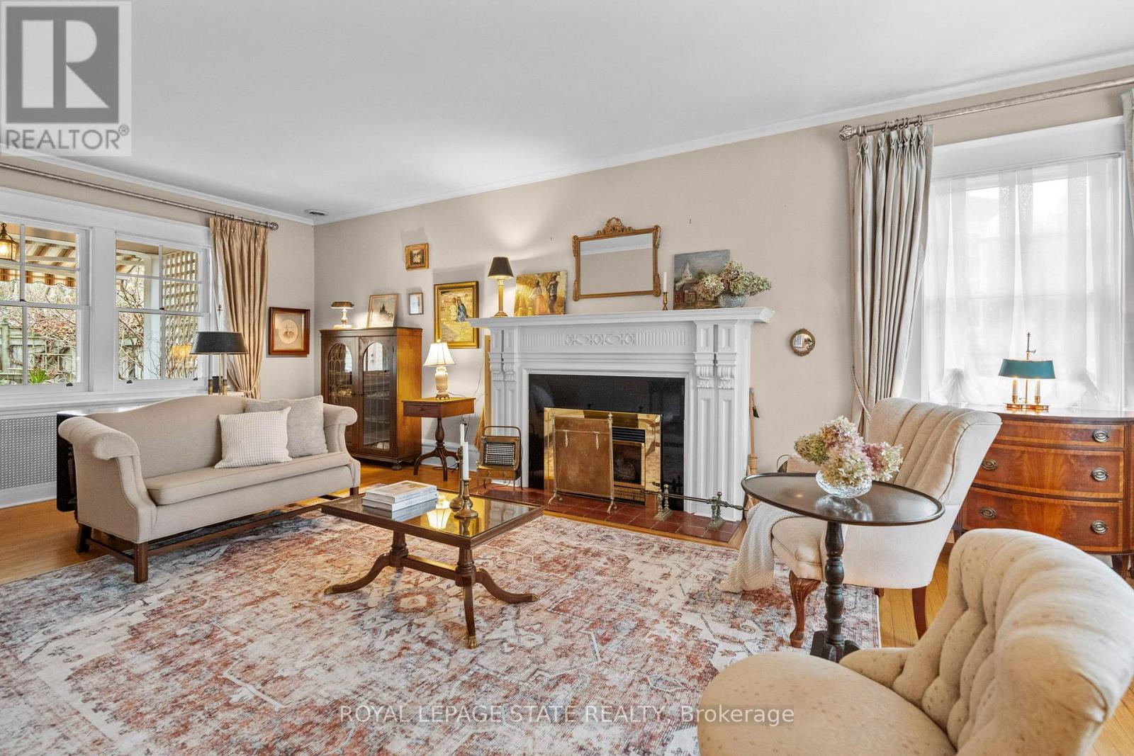 247 Macnab Street S Property Photo 6