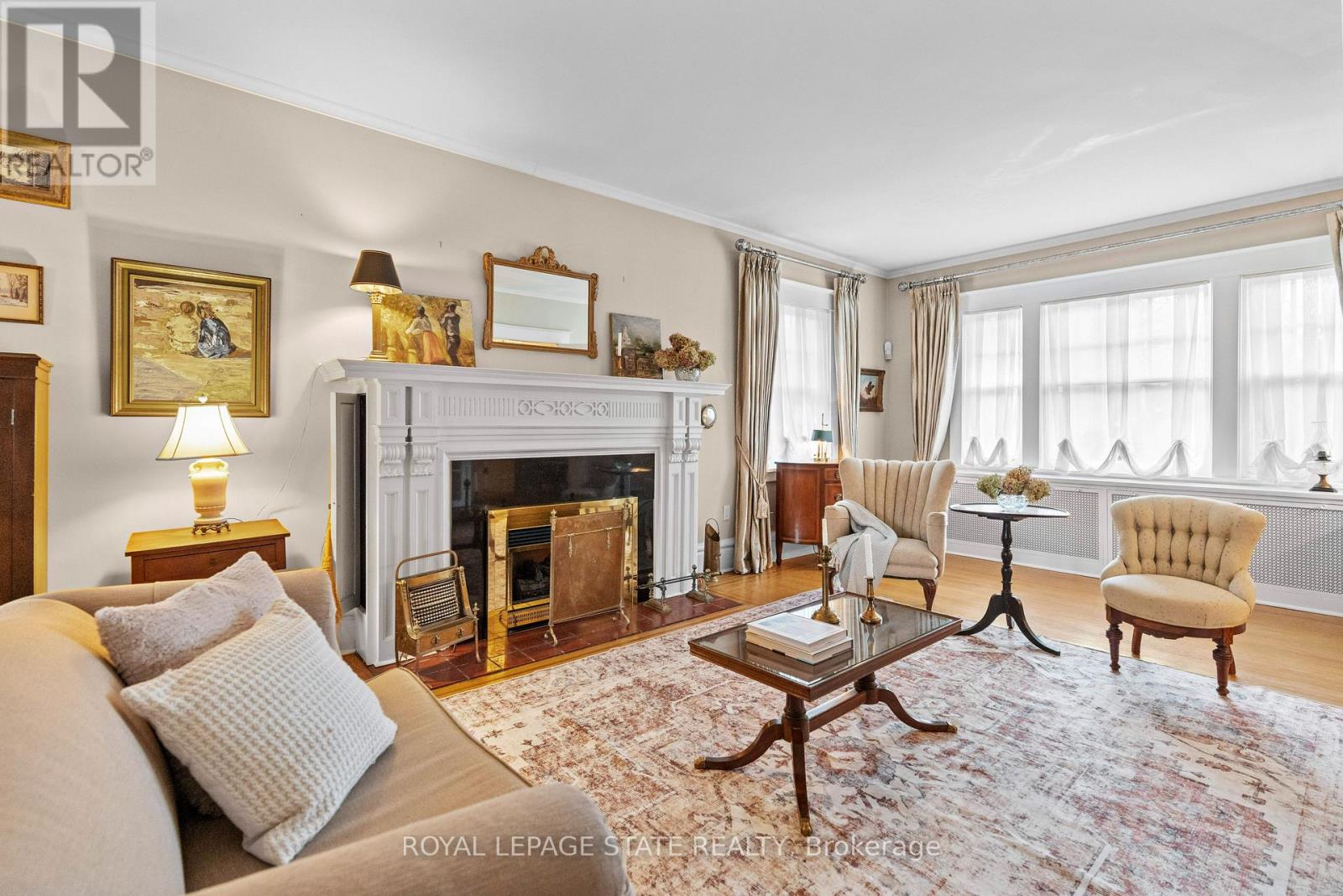 247 Macnab Street S Property Photo 7