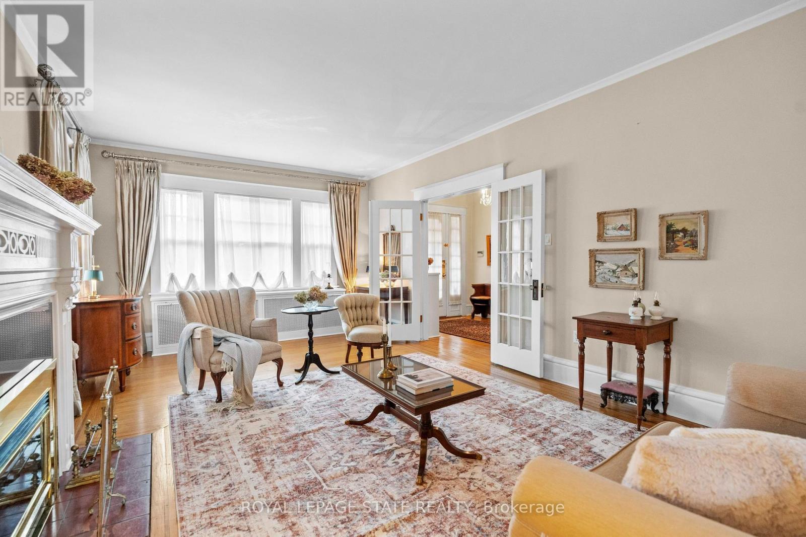 247 Macnab Street S Property Photo 8
