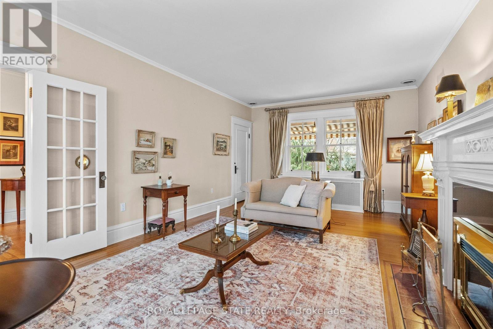 247 Macnab Street S Property Photo 9
