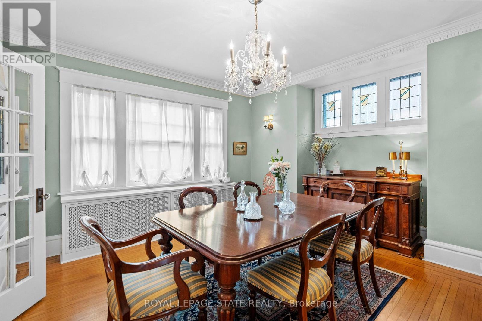247 Macnab Street S Property Photo 10