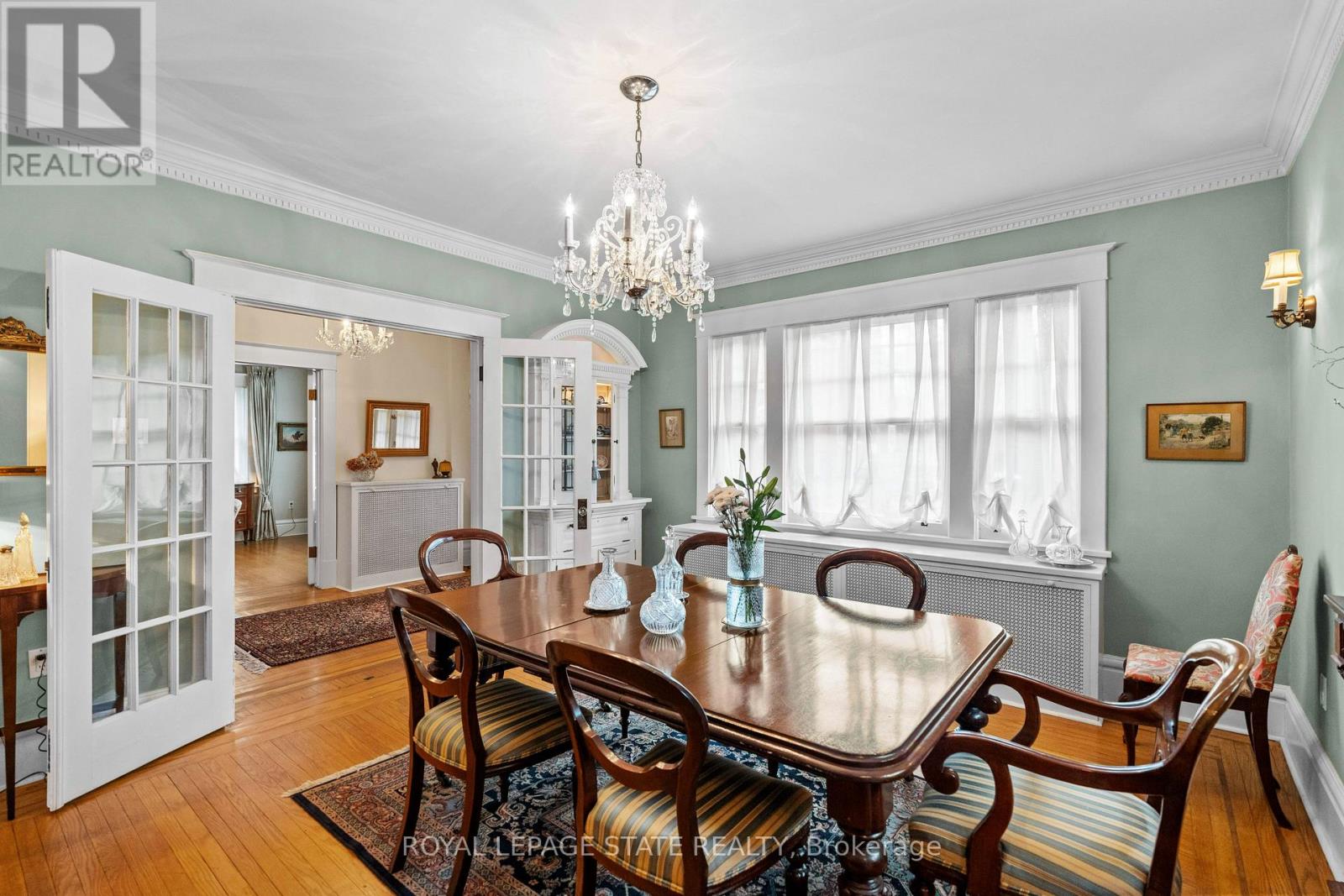 247 Macnab Street S Property Photo 13