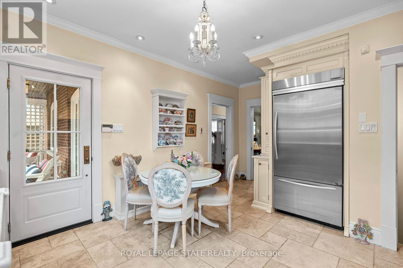 247 Macnab Street S Property Photo 16
