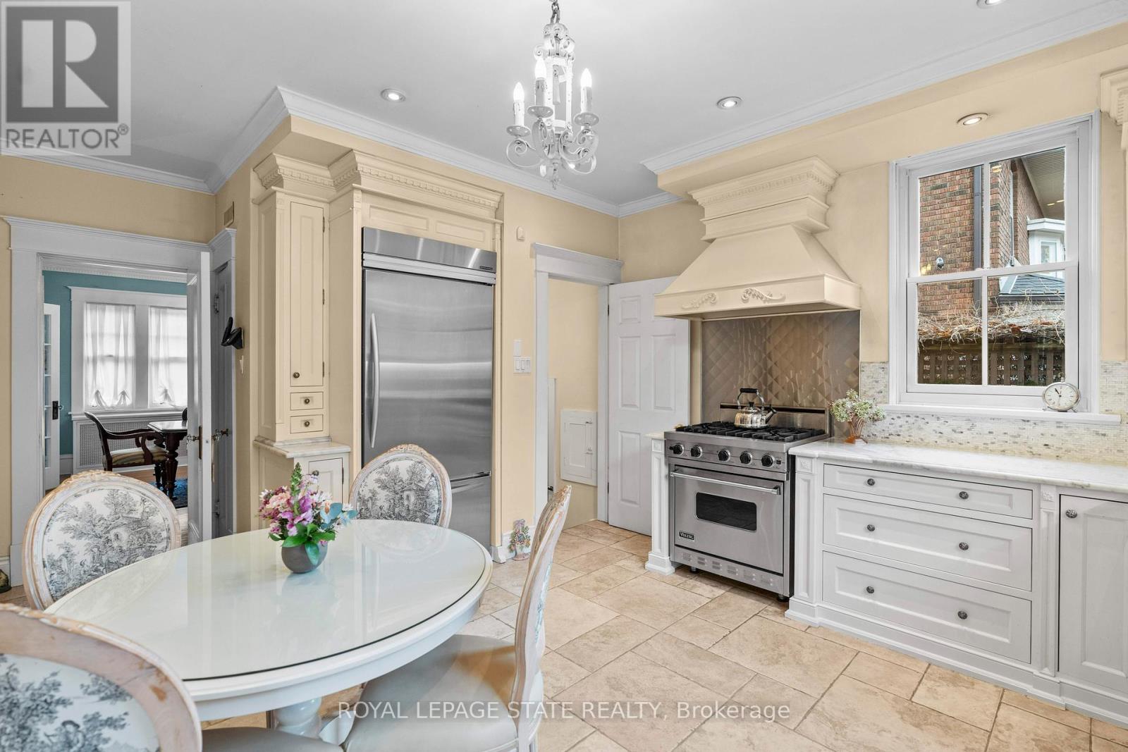 247 Macnab Street S Property Photo 17