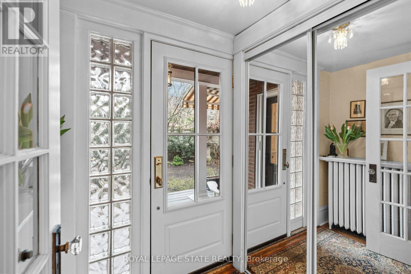247 Macnab Street S Property Photo 18
