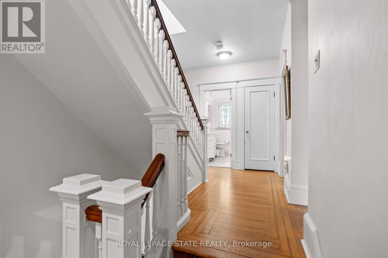 247 Macnab Street S Property Photo 19