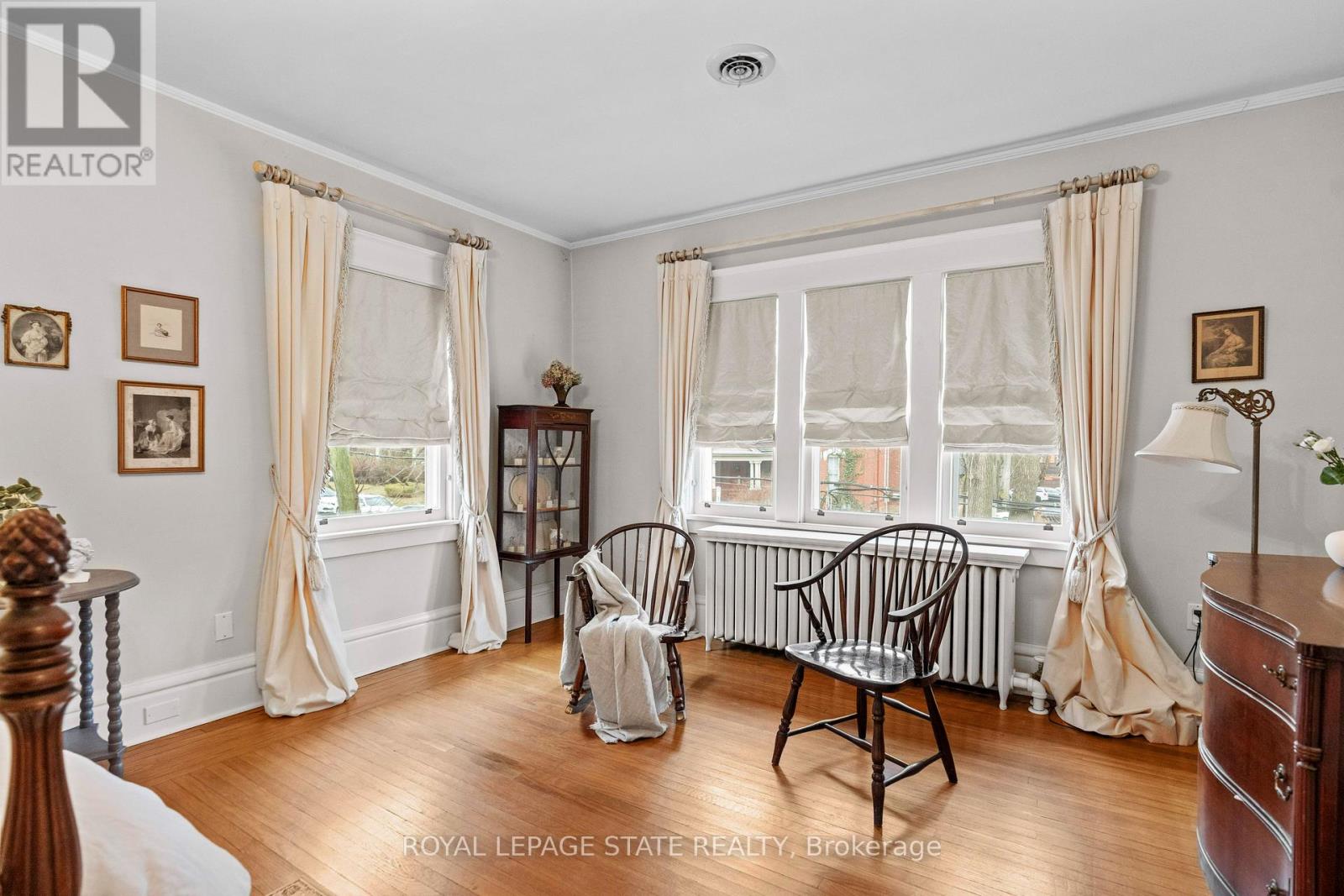 247 Macnab Street S Property Photo 22