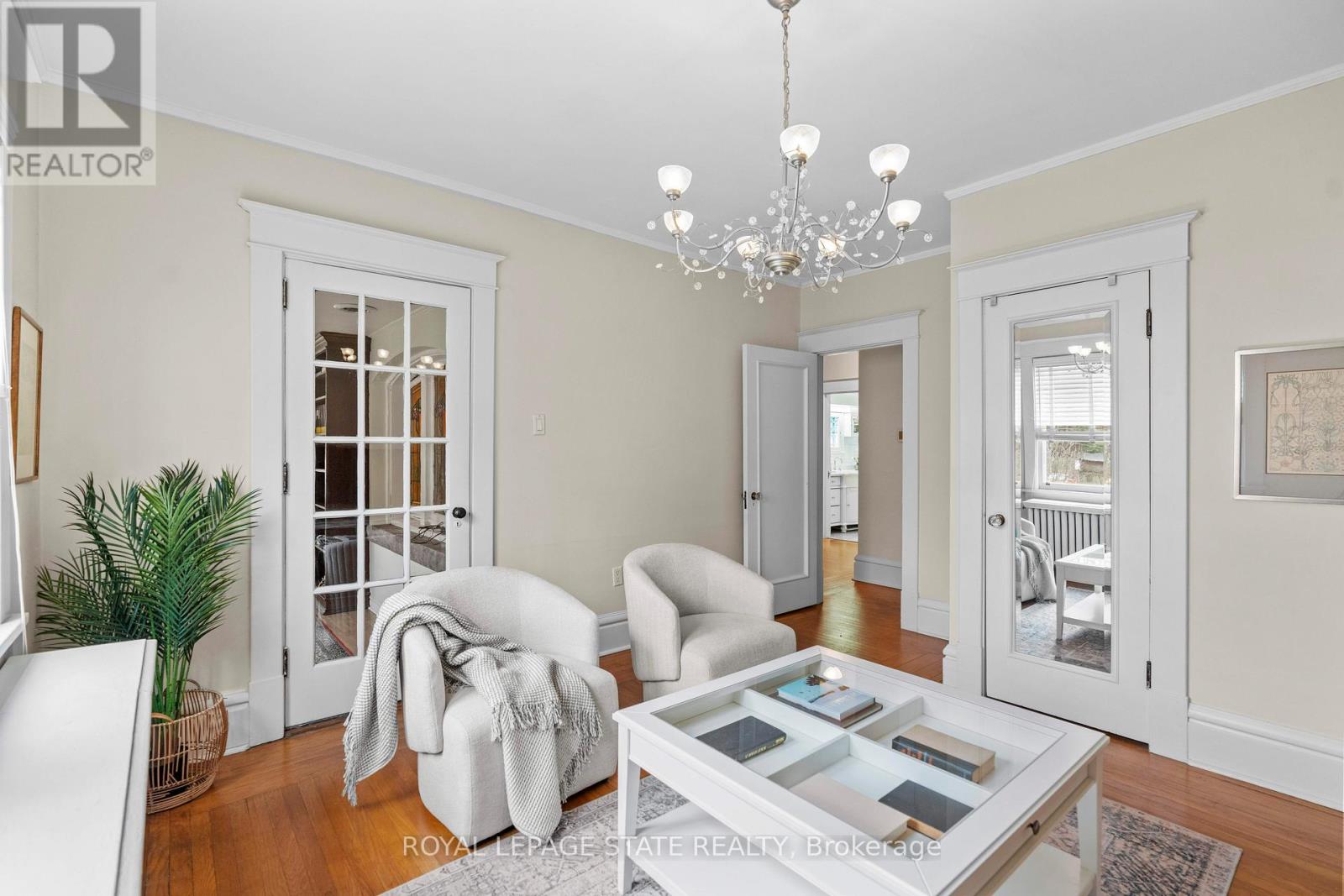 247 Macnab Street S Property Photo 26