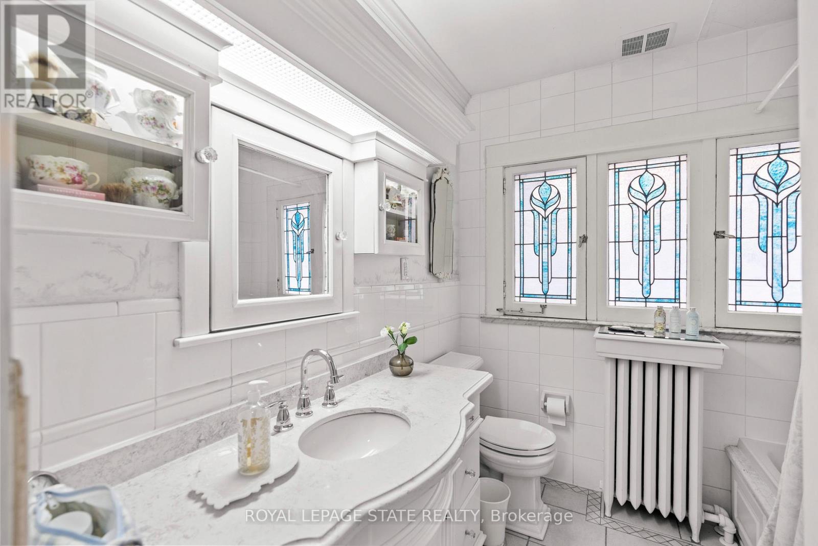 247 Macnab Street S Property Photo 27