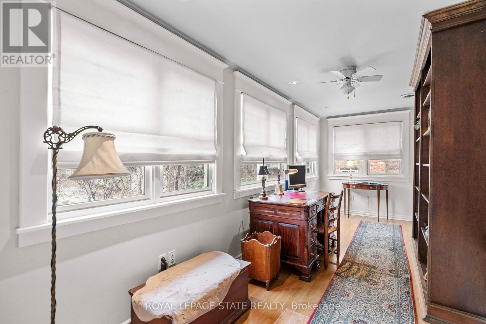 247 Macnab Street S Property Photo 28
