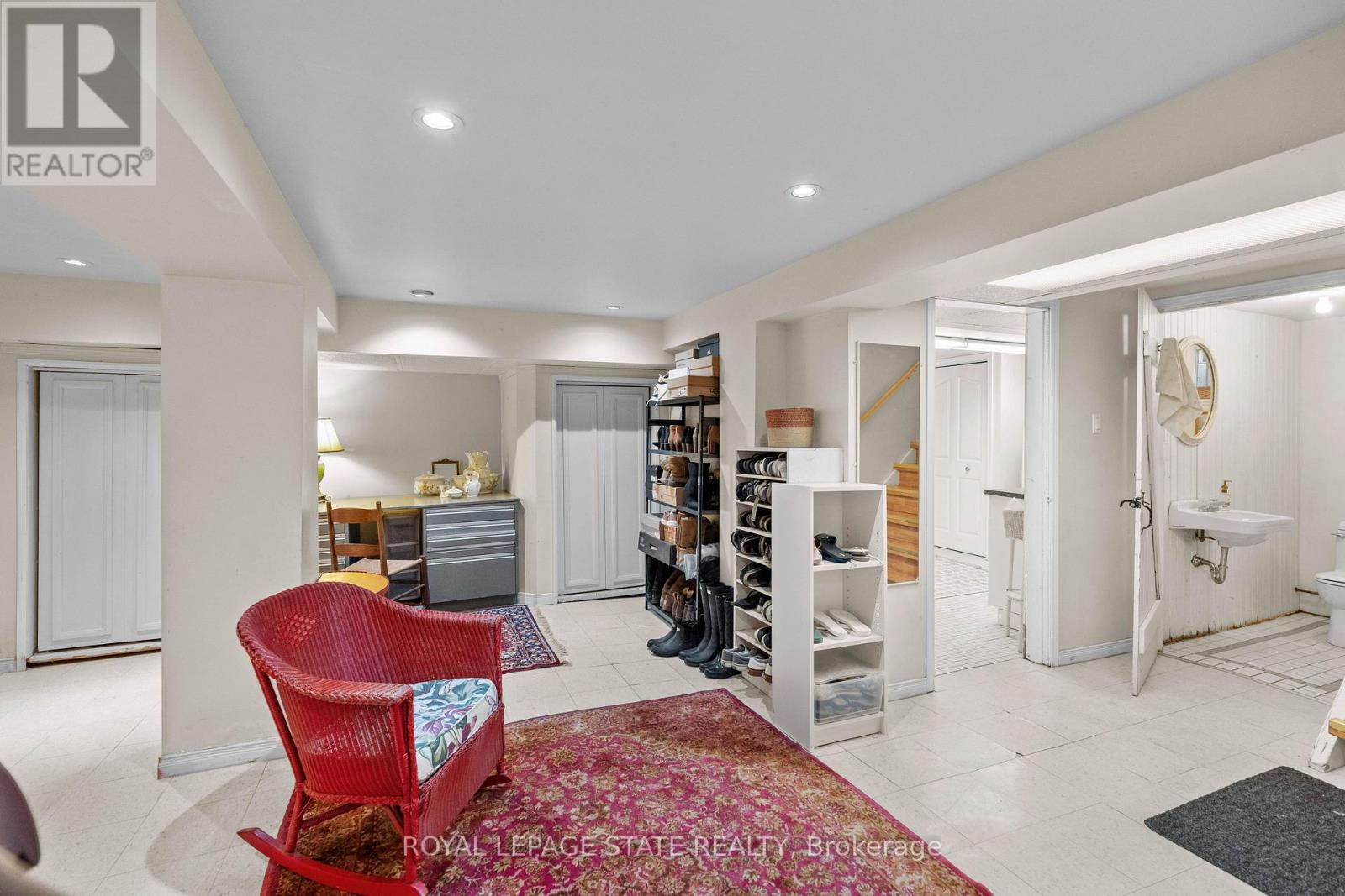 247 Macnab Street S Property Photo 35