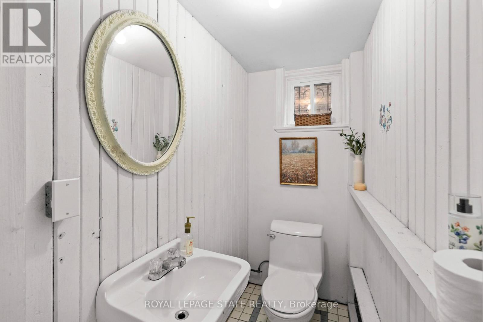 247 Macnab Street S Property Photo 37