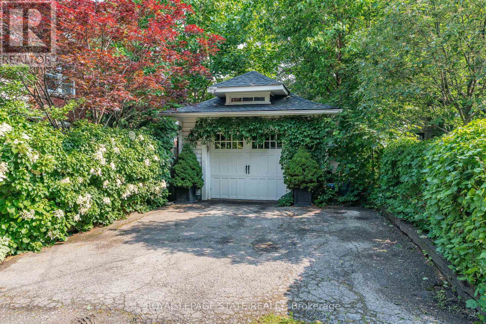 247 Macnab Street S Property Photo 38