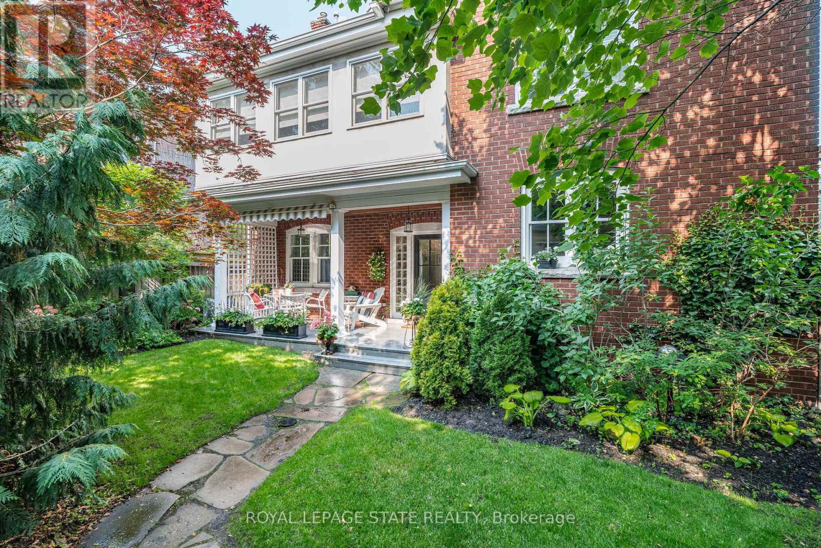 247 Macnab Street S Property Photo 42