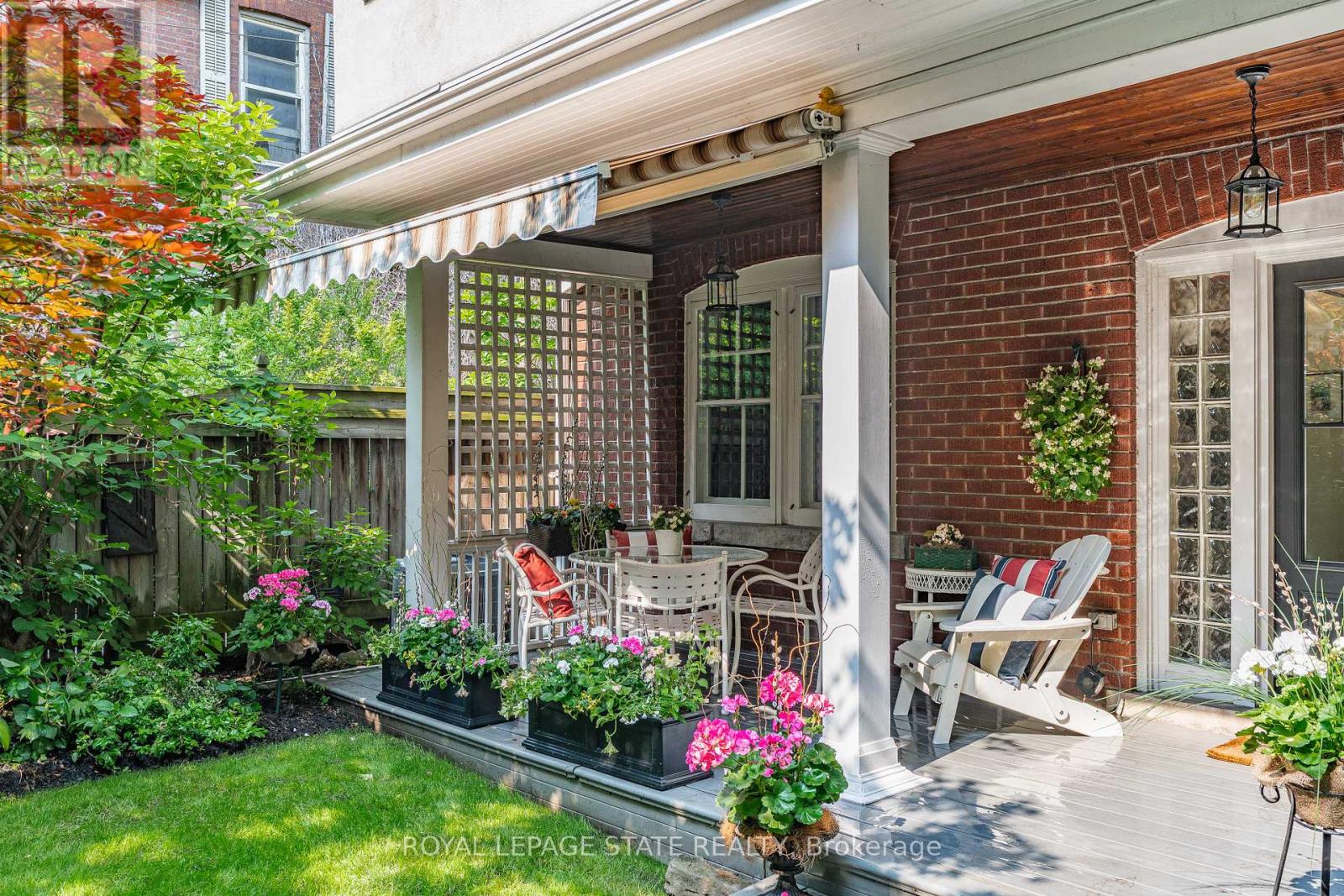247 Macnab Street S Property Photo 45