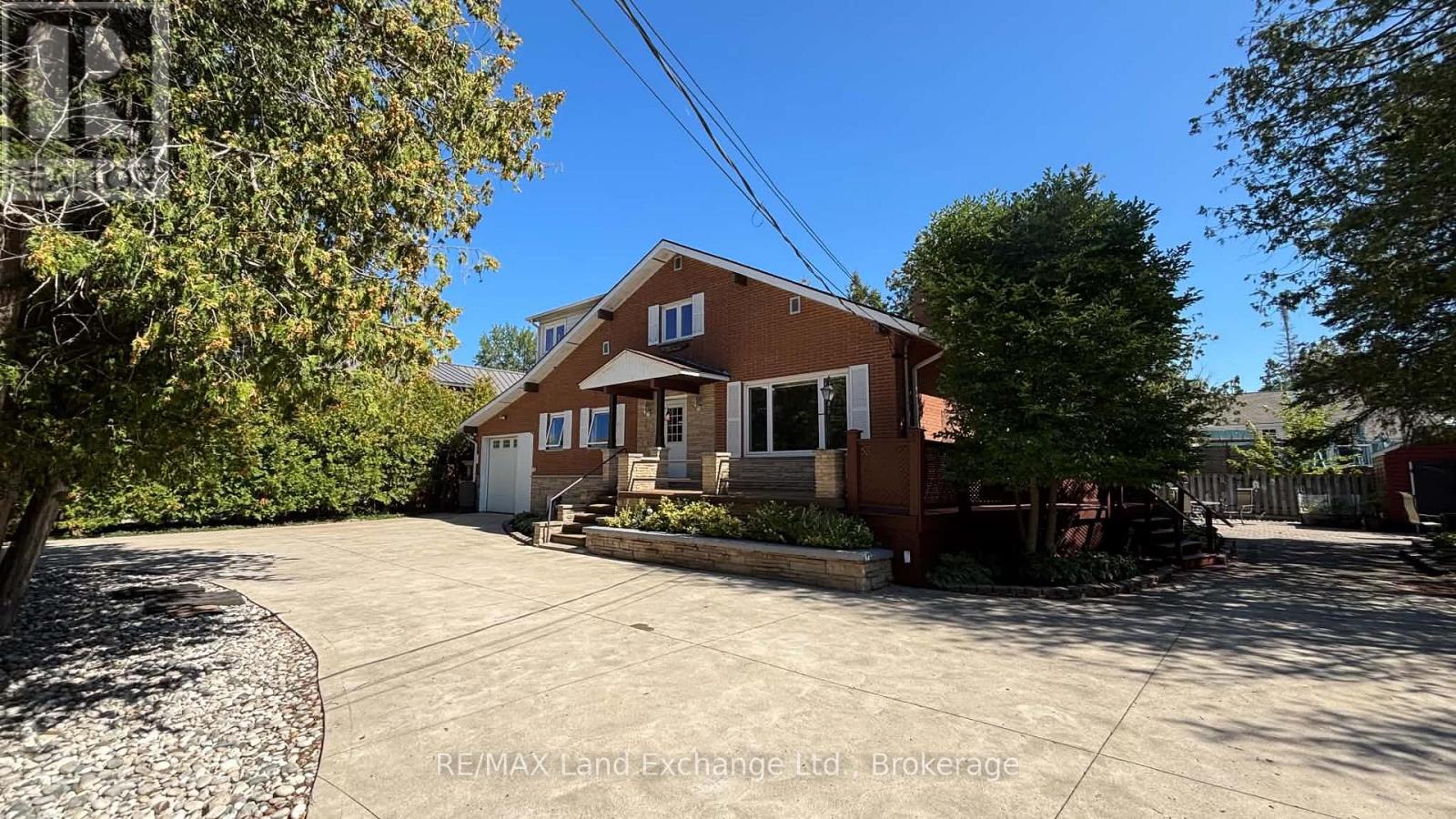 226 Huron Street S Property Photo 1