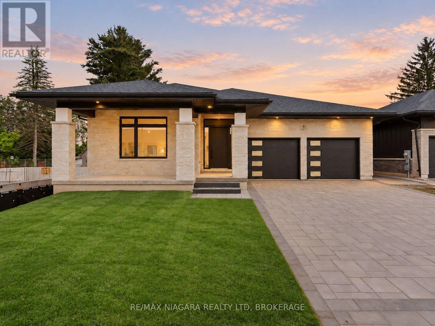 21 Accursi Crescent Property Photo 1