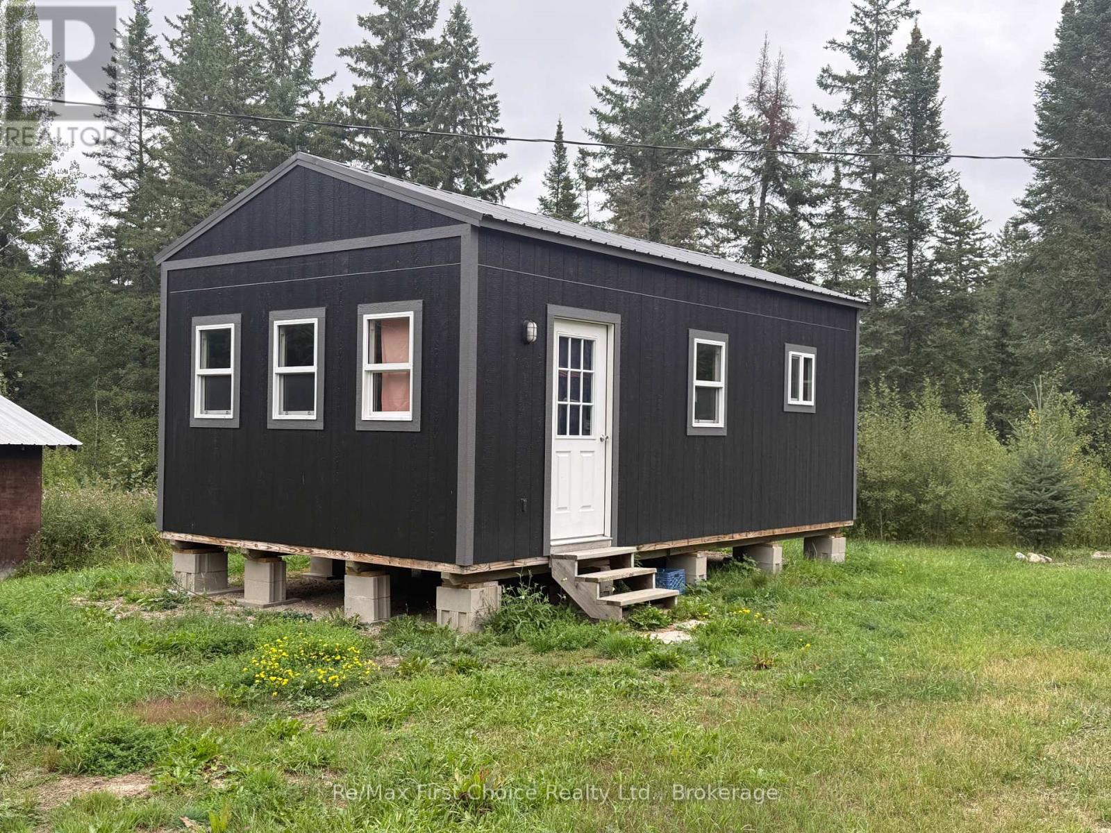 1015 Quibell Road Property Photo 1