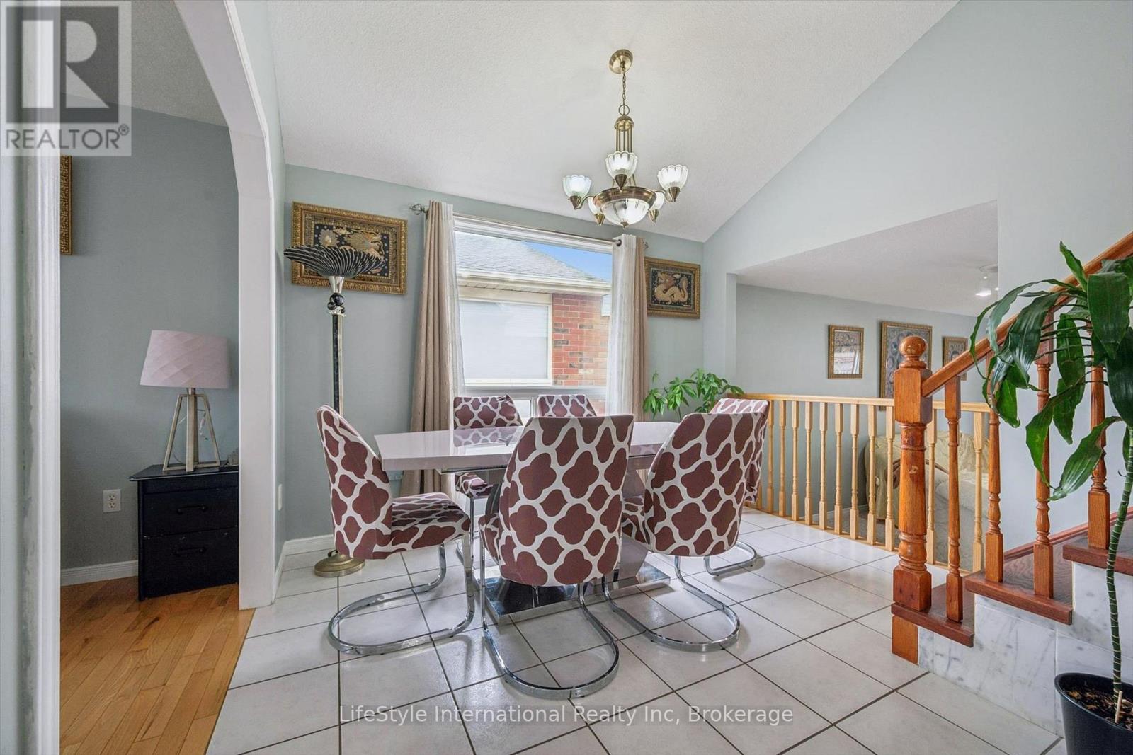 193 Deerpath Drive Property Photo 10