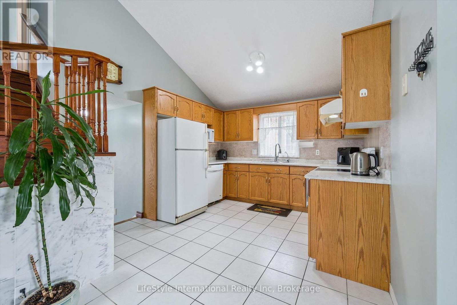 193 Deerpath Drive Property Photo 13