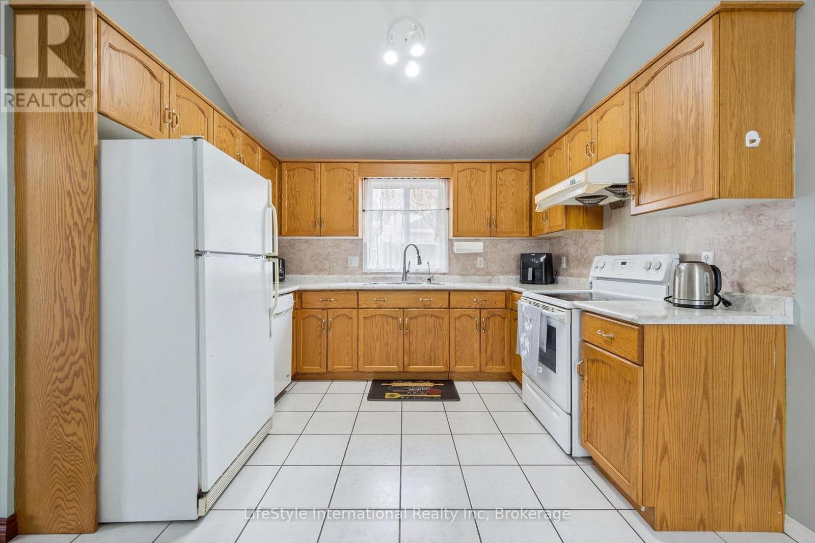 193 Deerpath Drive Property Photo 14