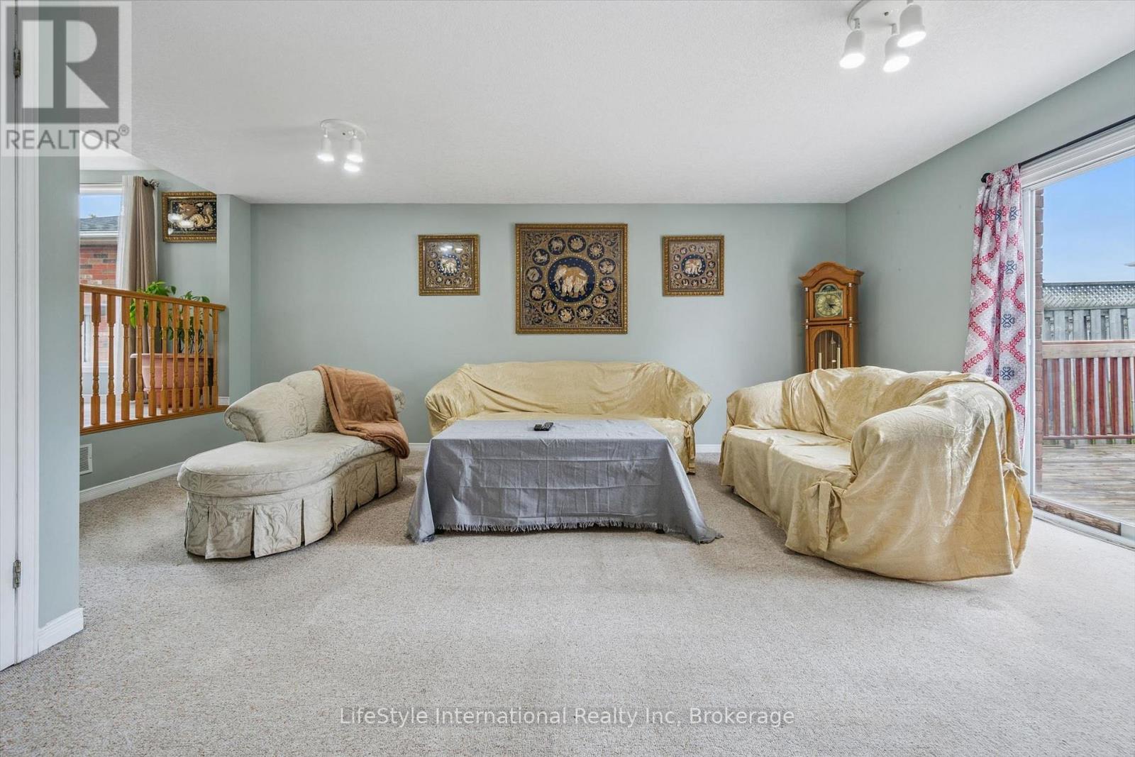 193 Deerpath Drive Property Photo 18